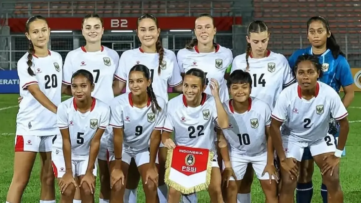 Timnas Putri Indonesia sukses mempertahankan gelar juara Piala AFF Wanita 2026 setelah menghancurkan Laos 5-0 di final. Sydney Hopper, Isabelle Nottet, Estella Loupatty, Felicia De Zeeuw, dan Emily Nahon menjadi pencetak gol kemenangan Garuda Pertiwi. (Sumber: Instagram @334id)