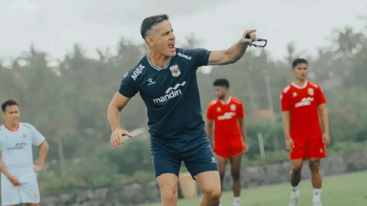 Pelatih Timnas Indonesia John Herdman mengaku puas dengan penampilan Garuda usai menang 3-0 atas Bali United dalam laga uji coba. Hasil tersebut menjadi modal penting jelang Piala AFF 2026. (Sumber: Instagram @udahsalaman)