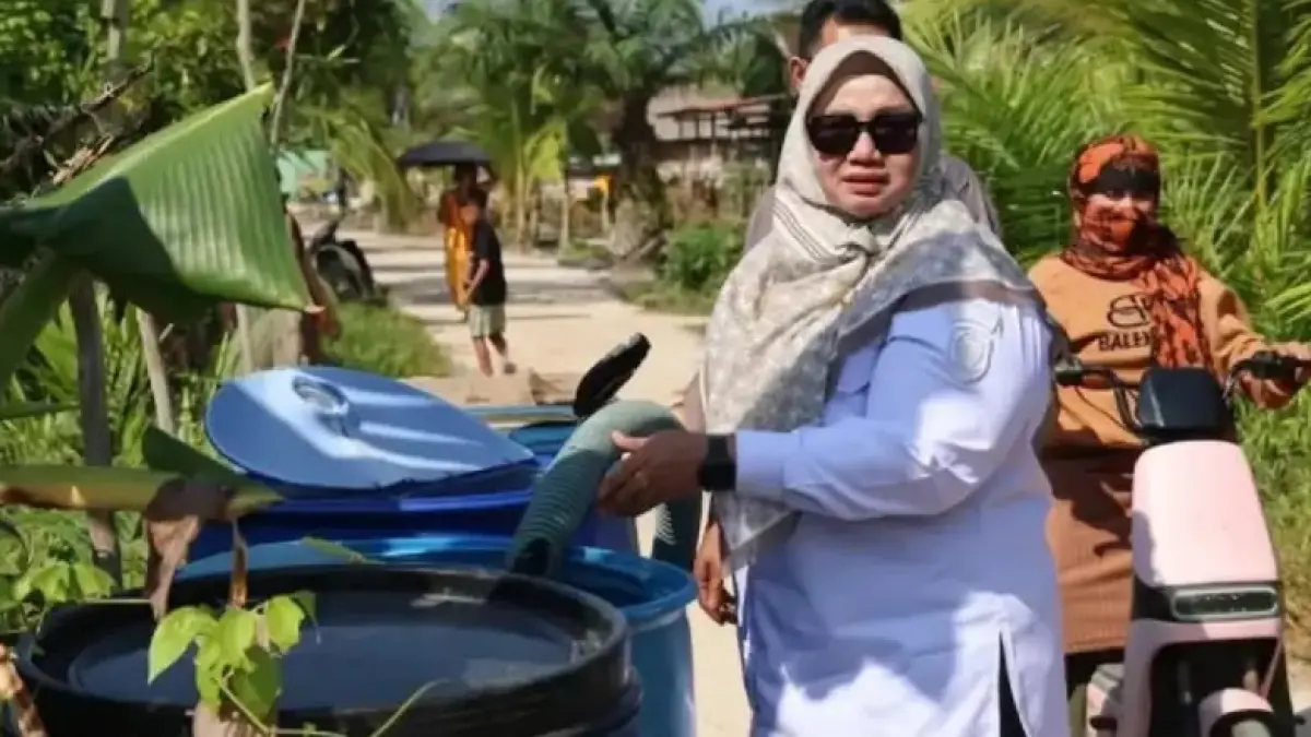 Wabup Kotim Irawati cek penyaluran air bersih.(Humas)