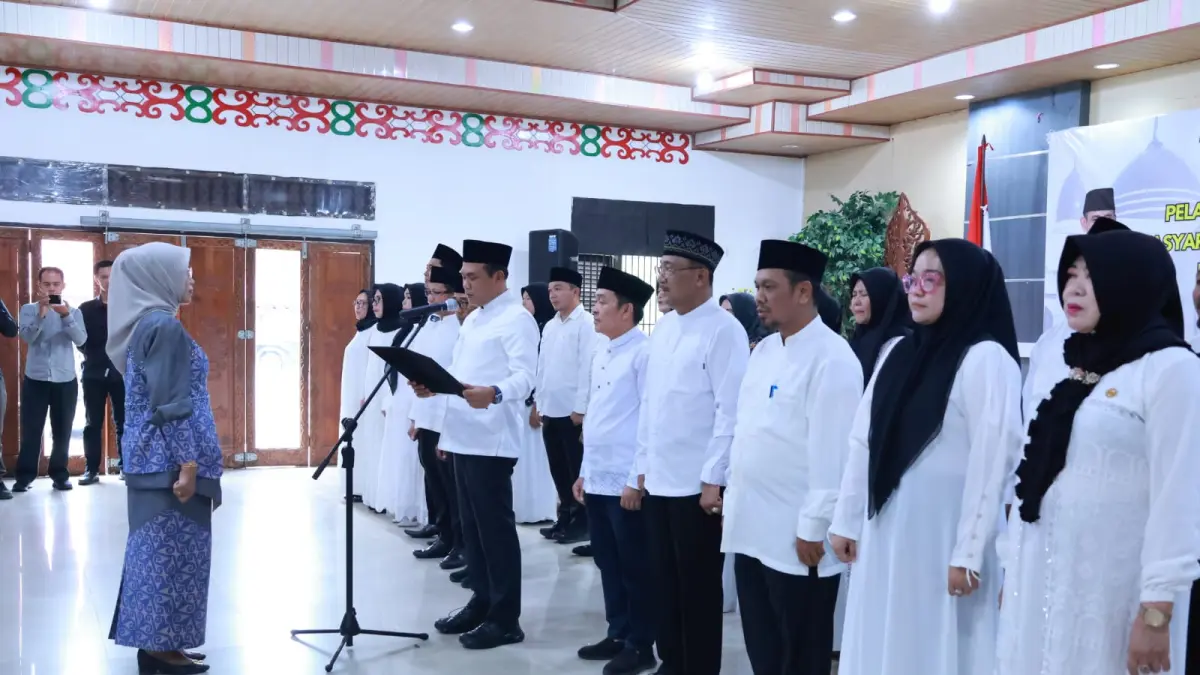 Ketua Umum MES Kalteng Norhani, S.Sos., M.AP., melantik Pengurus Daerah MES Kota Palangka Raya, Jumat (25/7/2026)