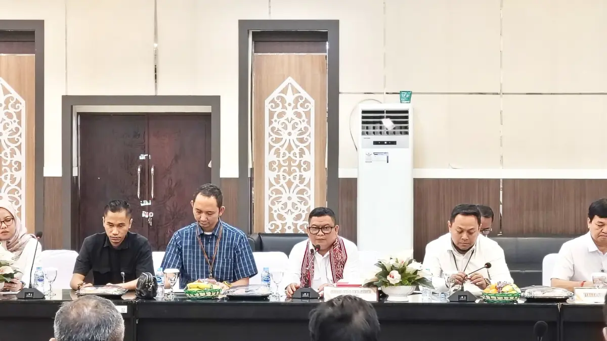 Anggota DPR RI Dapil Kalteng , Bias Layar SH, saat menyampaikan sambutan dan tanggapan pada kunjungan kerja di Kemenkum Kalteng