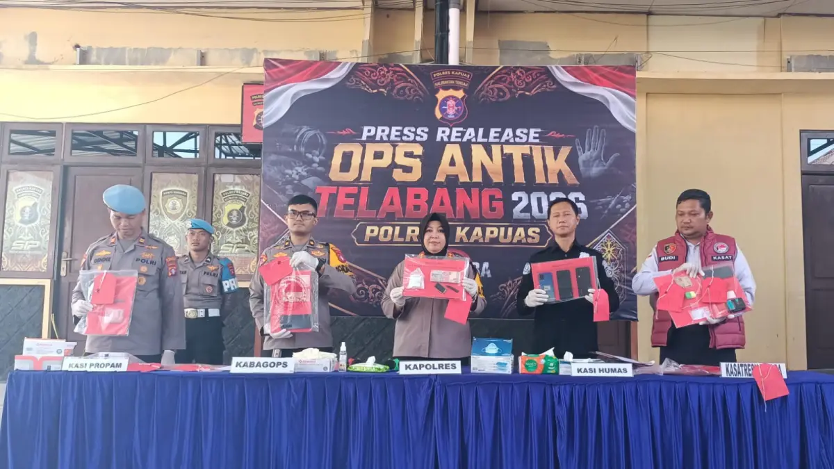 Kapolres Kapuas AKBP Rina Perwitasari memimpin rilis Operasi Antik Telabang 2026.(Hartoyo/Kalteng Pos)