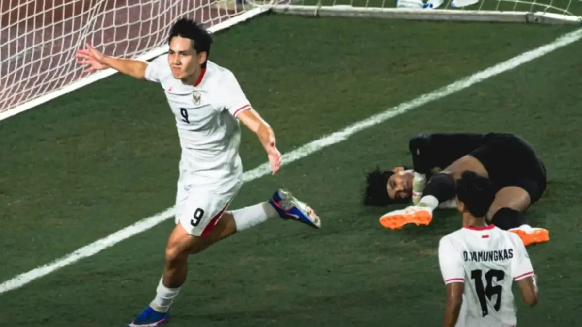 Timnas Indonesia memanaskan persaingan di papan klasemen grup A Piala AFF 2026 usai menang telak 5-1 atas Kamboja di Stadion Pakansari, Senin (27/7/2026) malam WIB. Pemucak klasemen masih dipegang Singapura dengan koleksi 6 poin. (Sumber: Instagram @352id) 