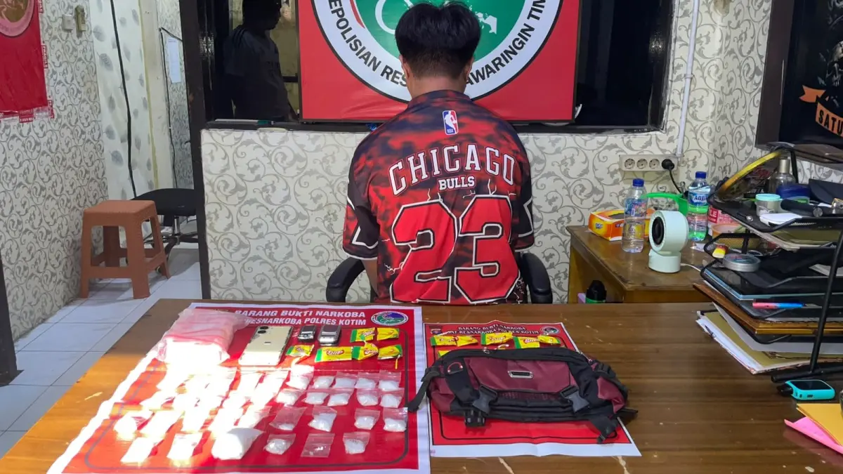 Pelaku dan barang bukti sabu.(Humas)