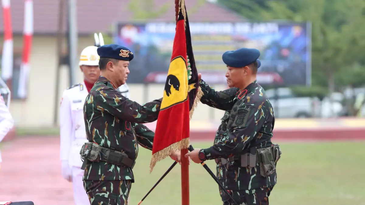 Dansatbrimob Polda Kalteng resmi diserahterimakan dari Kombes Pol Irwan Jaya kepada Kombes Pol Dieno Hendro Widodo.(Humas)