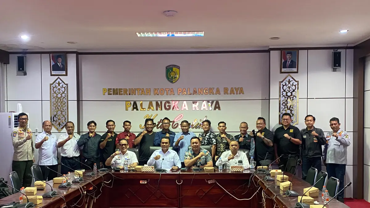 Pemerintah Kota Palangka Raya gelar Rapat Koordinasi terkait antrian kendaraan bermotor di SPBU Kota Palangka Raya, digelar Ruang rapat Peteng Karuhei I.(Kamila/Kalteng Pos)