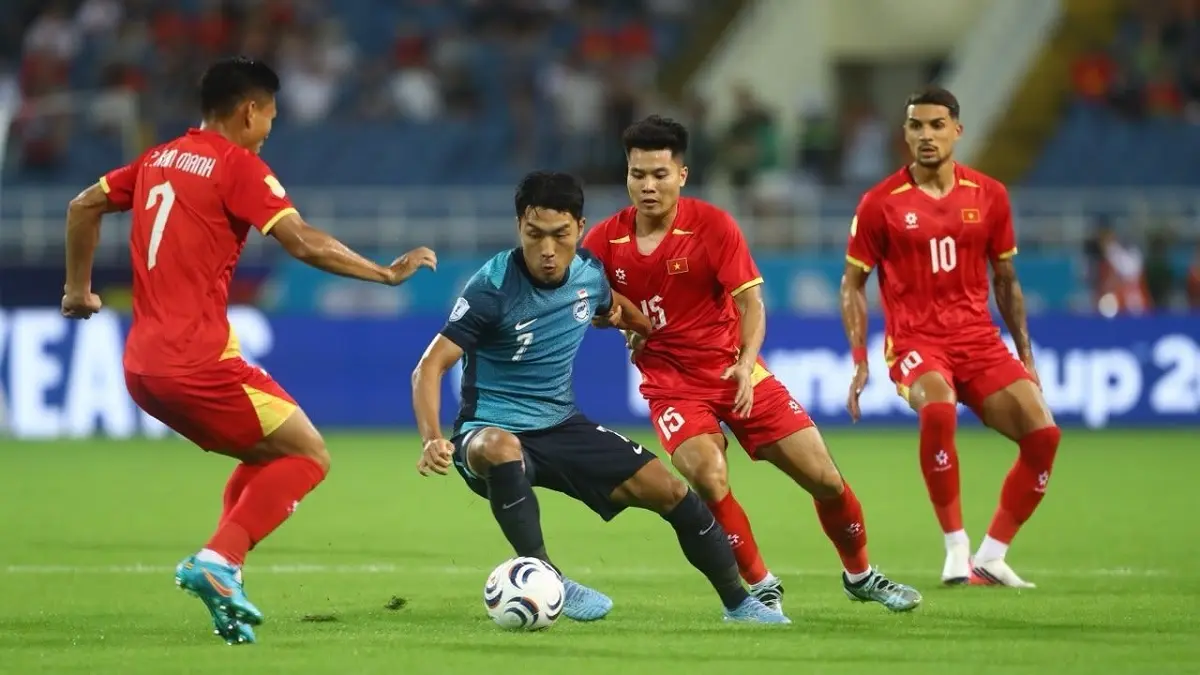 Timnas Vietnam gagal meraih kemenangan saat menjamu Singapura usai bermain imbang 0-0 dalam laga lanjutan penyisihan Grup A Piala AFF 2026 di Stadion My Dinh, Jumat (31/7/2026) malam WIB. (Sumber: SPORTFIVE)