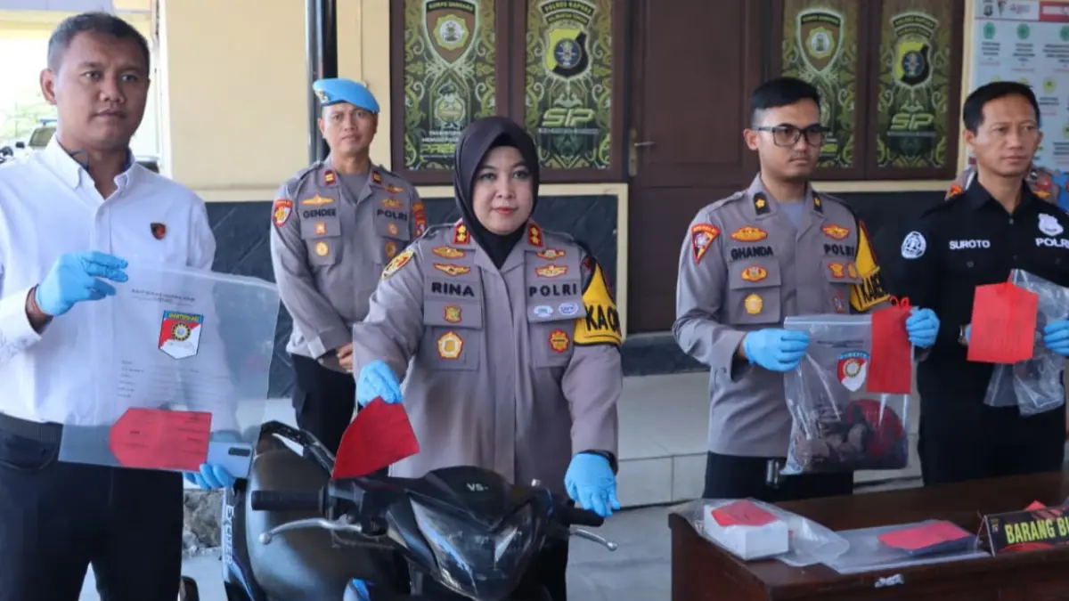 Kapolres Kapuas AKBP Rina Perwitasari memimpin rilis kasus pembakaran dan curanmor.(Humas)