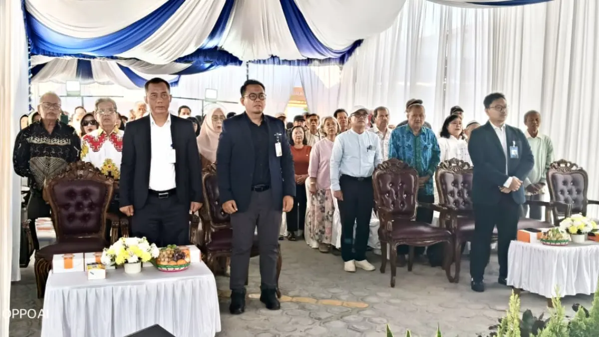 Pemimpin BRI Cabang Palangka Raya, Defri Gunawan (dua dari kiri), menghadiri kegiatan Apresiasi Nasabah Pensiunan BRI.(Iyan/Kalteng Pos)