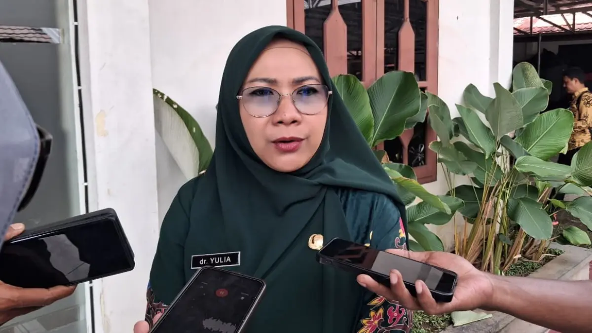 Direktur RSUD dr Murjani Sampit, dr Yulia Nofiany, saat diwawancarai awak media belum lama ini. FOTO BAHRI