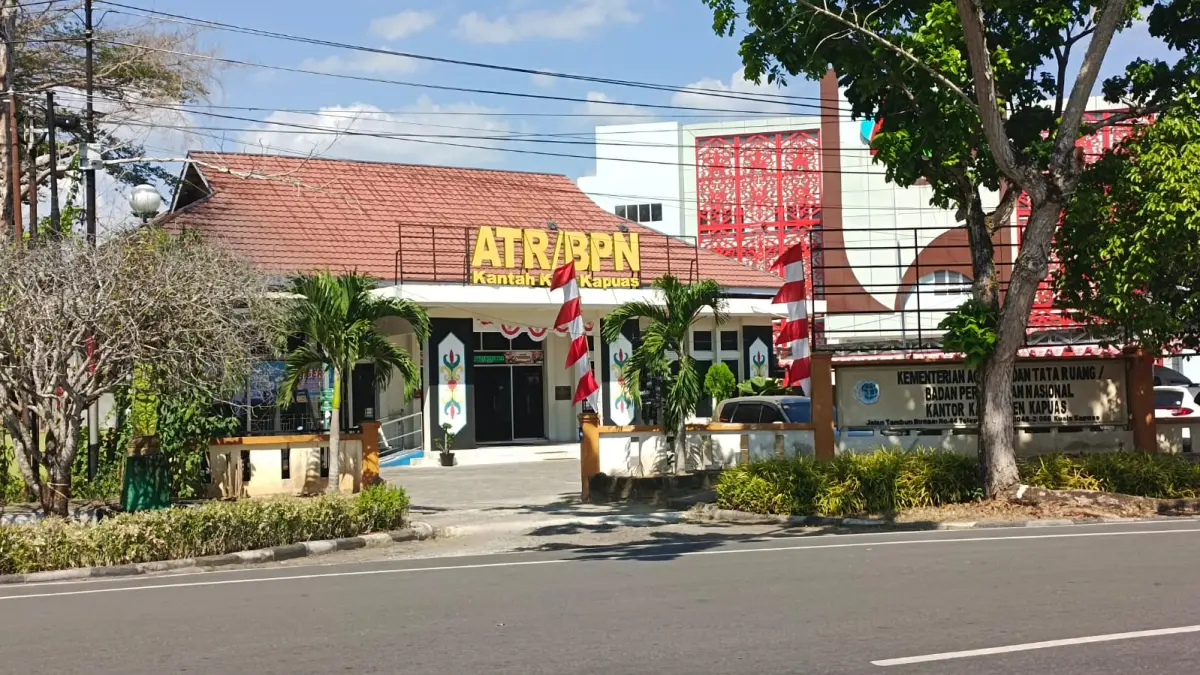 Kanror BPN Kapuas yang berada di sebelah kantor Dinkes Kapuas akan dibongkar untuk perluasan halaman