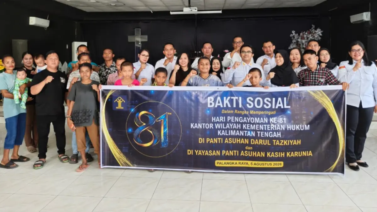 Keluarga besar Kanwil Kemenkum Kalteng berbagi ke panti asuhan.(Humas)