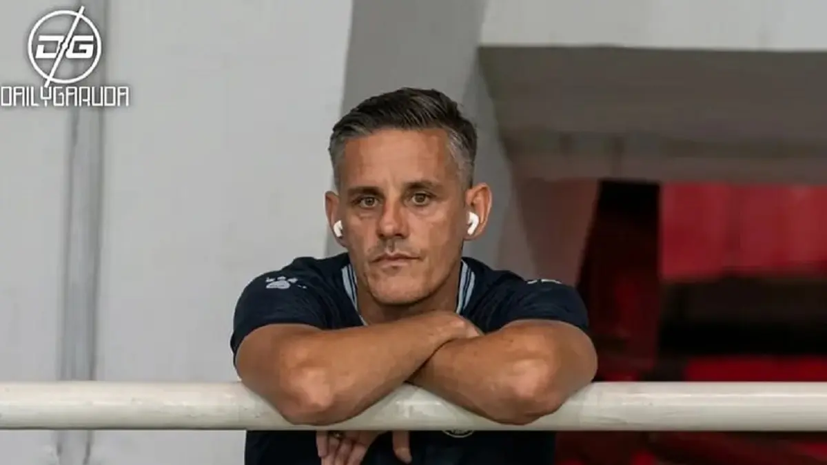 Pengakuan jujur dilontarkan John Herdman usai Timnas Indonesia takluk 0-3 dari Vietnam di penyisihan Grup A Piala AFF 2026. Pelatih asal Inggris itu pun meminta maaf kepada penggemar dan pendukung Tim Garuda. (Sumber: Instagram @dailygaruda)