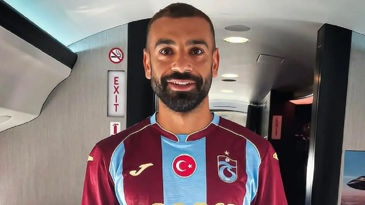 Setelah Sembilan musim berseragam Liverpool, penyerang asal Mesir Mohamed Salah akhirnya meninggalkan Anfield dan akan melanjutkan kariernya bersama Trabzonspor di Liga Super Turki selama dua musim ke depan. (Sumber: Instagram @fabriziorom)