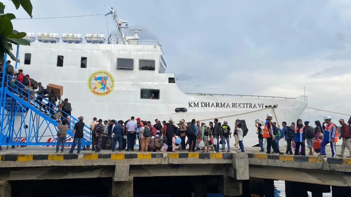 Kabut asap berdampak pada pelayaran.KSOP Sampit minta nakhoda tunda pelayaran jika mengganggu.(Miftah/kaltengpos.jawapos.com)