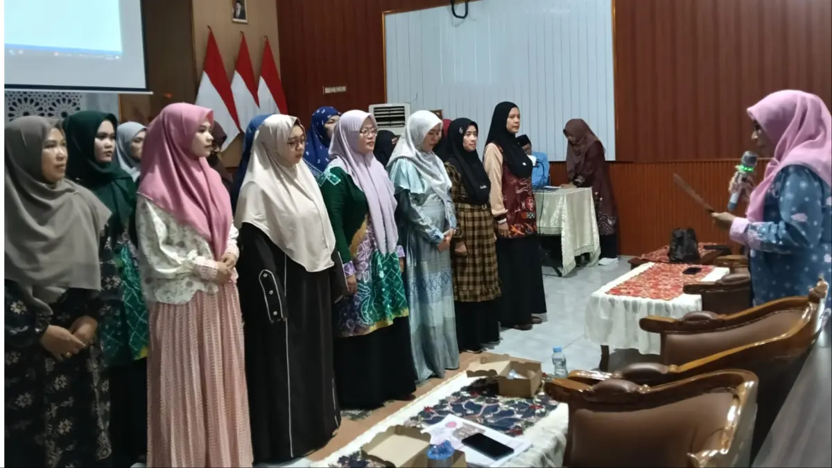Ketua PW BKTKI-DMI Provinsi Kalteng, Dra. Hj. Susilawaty, M.Pd. melantik pengurus PD BKTKI-DMI Kabupaten Kapuas, Minggu (2/8/2026) di Kuala Kapuas.  FOTO : PANITIA PELANTIKAN