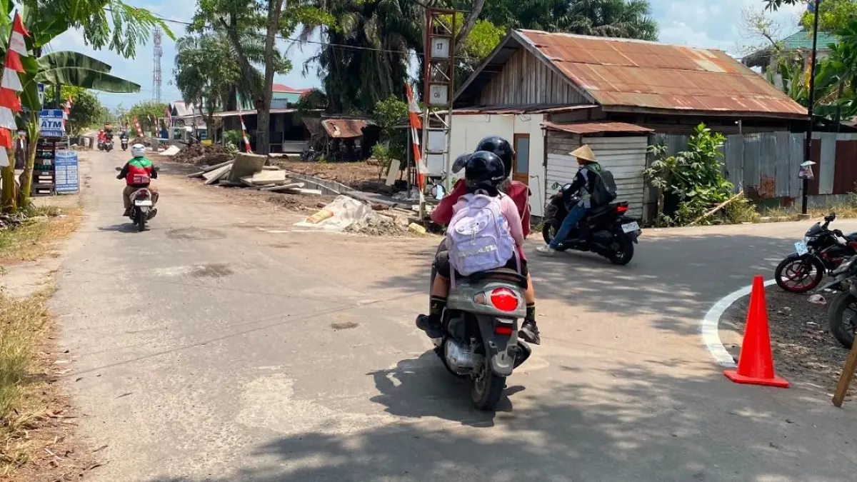 Peningkatan infrastruktur Kota Palangka Raya untuk meningkatkan kenyamanan dan keselamatan pengguna jalan.(Kamila/Kalteng Pos)
