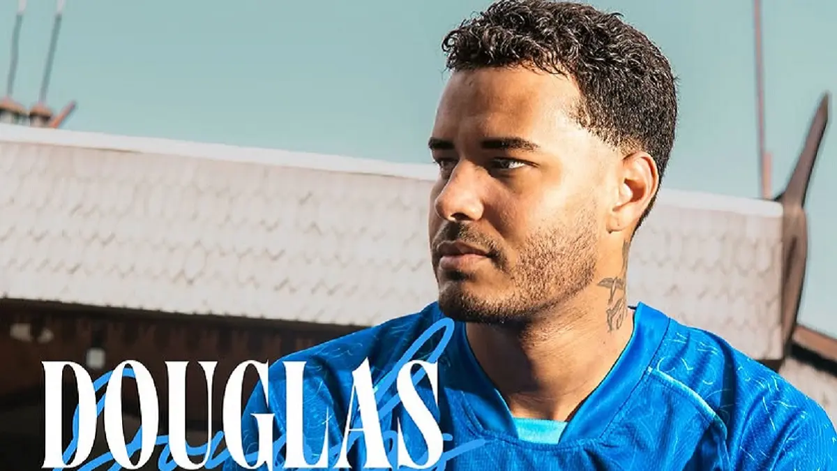 Isen Mulang FC telah resmi mengantongi tanda tangan bek asing asal Brasil Douglas Cruz untuk mengarungi kompetisi BRI Super League musim 2026/2027. Kahadiran bek jangkung tersebut diharapkan bisa memperkuat barisan pertahanan Laskar Isen Mulang. (Sumber: Instagram @isenmulangkaltengfc dan douglascruz_98)