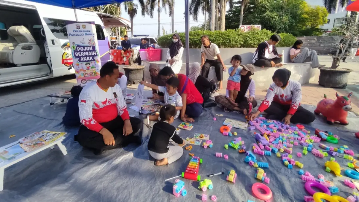 Pojok bermain anak diinisiasi Biro SDM Polda Kalteng di CFD.(Arief Prathama/Kalteng Pos)