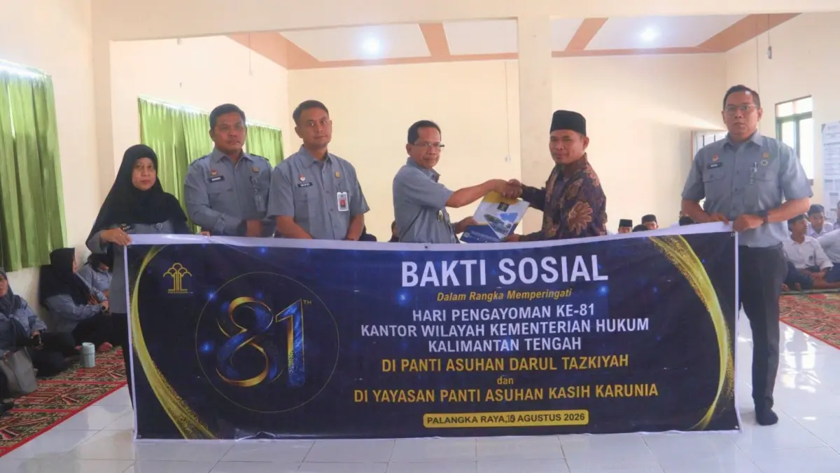 Keluarga besar Kemenkum Kalteng berkunjung ke Panti Asuhan Darul Takziyah Hidayatullah.(Humas)
