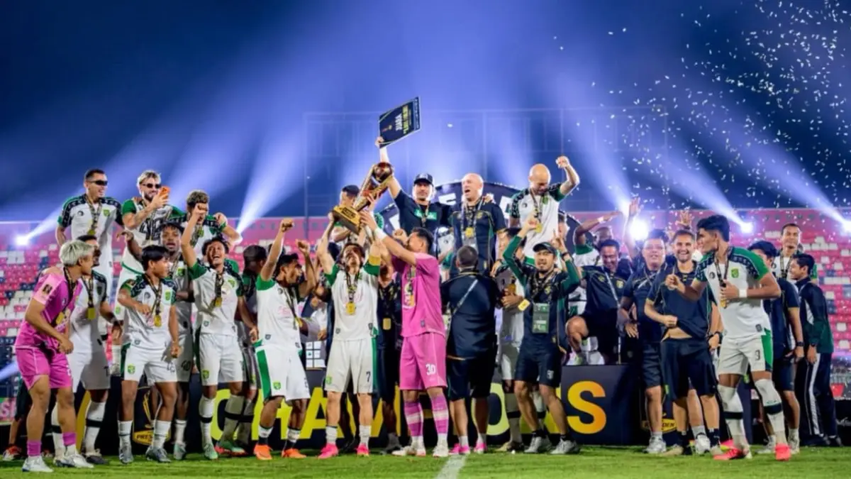 Persebaya Surabaya dijadwalkan menghadapi Penang FC di Stadion Gelora Bung Tomo pada 15 Agustus 2026 sebagai uji coba jelang Super League 2026/2027. (Sumber: Instagram @sulut_football)
