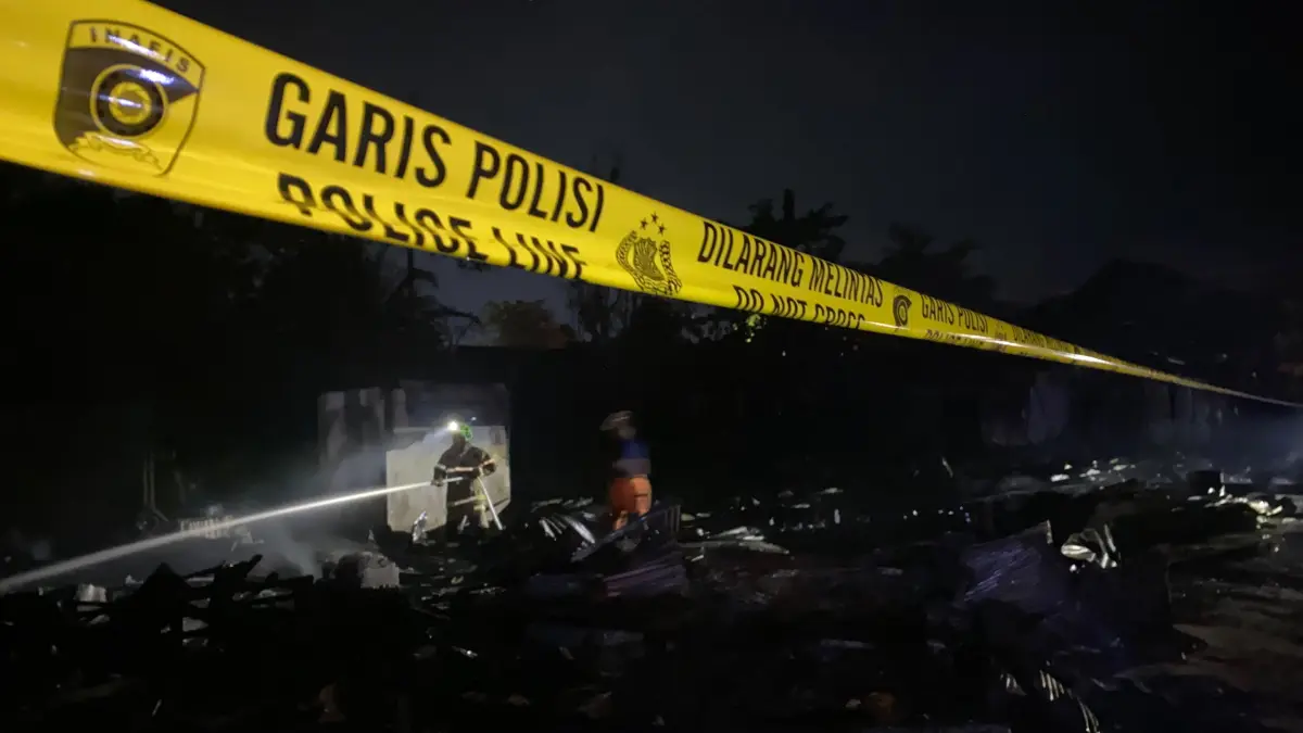 Kebakaran yang melanda permukiman warga di Jalan Muchran Ali.(Miftah/kaltengpos.jawapos.com)
