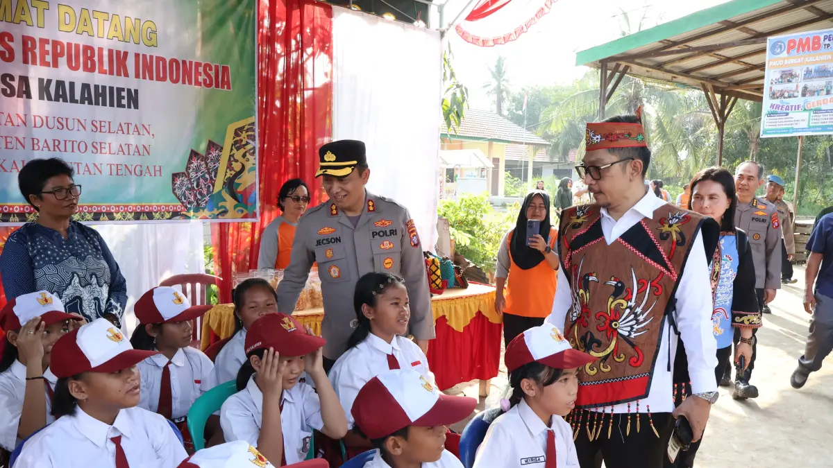 Tim Kompolnas bersama Kapolres hingga Bupati Barsel saat meninjau lokasi penilaian dua personel Polres Barsel.&nbsp;(Humas)