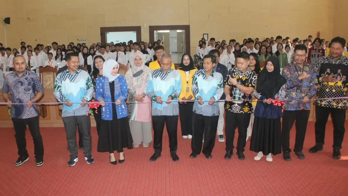 Dekan FMIPA UPR, Prof. Dr. Agus Haryono, M.Si.dan jajaran  saat membuka PPKMB FMIPA tahun 2026 diikuti oleh 153 baru. FOTO HUMAS FMIPA UPR