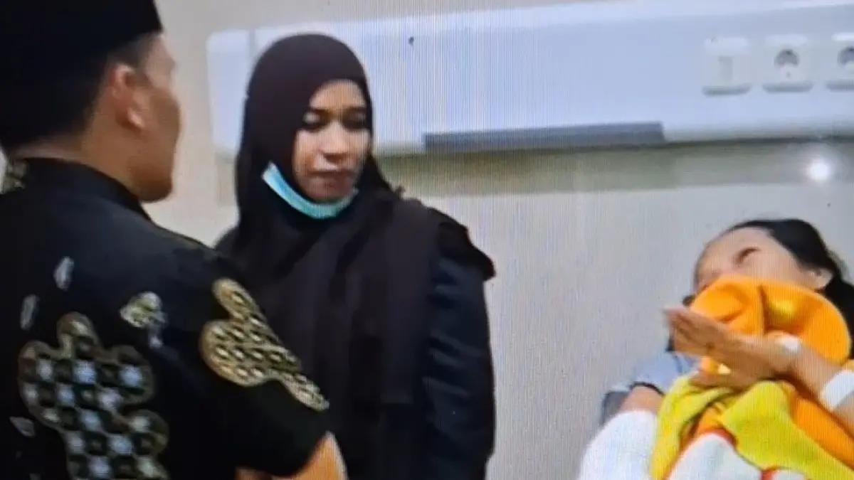 Gubernur Agustiar Sabran menjenguk korban kebakaran Mendawai 1.(FB/Sigitwido)