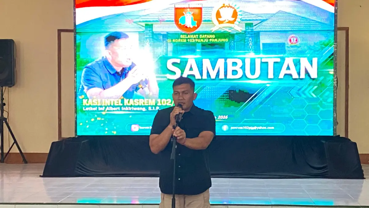 Kasi Intel Kepala Staf Korem (Kasrem) 102/Panju Panjung Letkol Inf Albert Inkiriwang soal antisipasi hoaks.(Miftah/kaltengpos.jawapos.com)