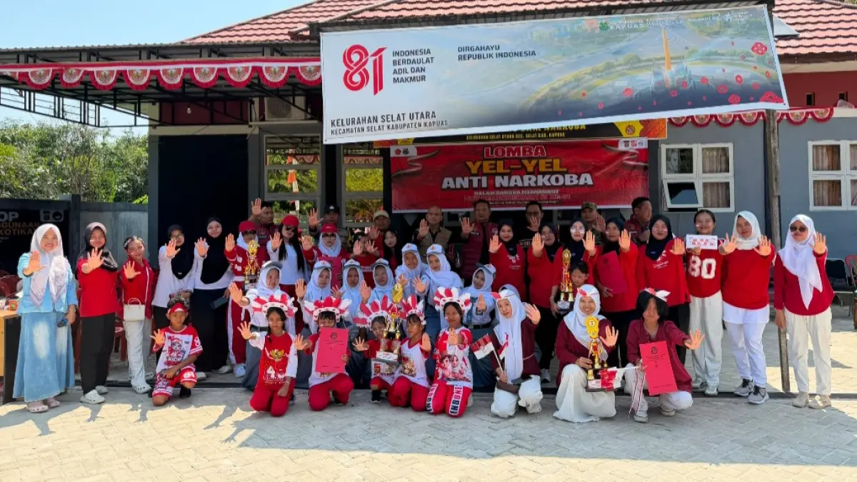 FOTO: IST

Peserta lomba yel-yel antinarkoba di Kelurahan Selat Utara foto bersama seusai kegiatan, Sabtu (15/8/2026).(Warga)