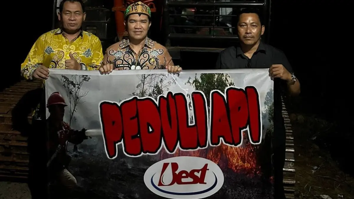 Bupati Pulang Pisau, H Ahmad Rifa’i menyambut baik dukungan PT Best Agro Internasional Group meminjamkan dua unit excavator kepada Pemkab Pulpis untuk membantu penanganan karhutla.(Humas)