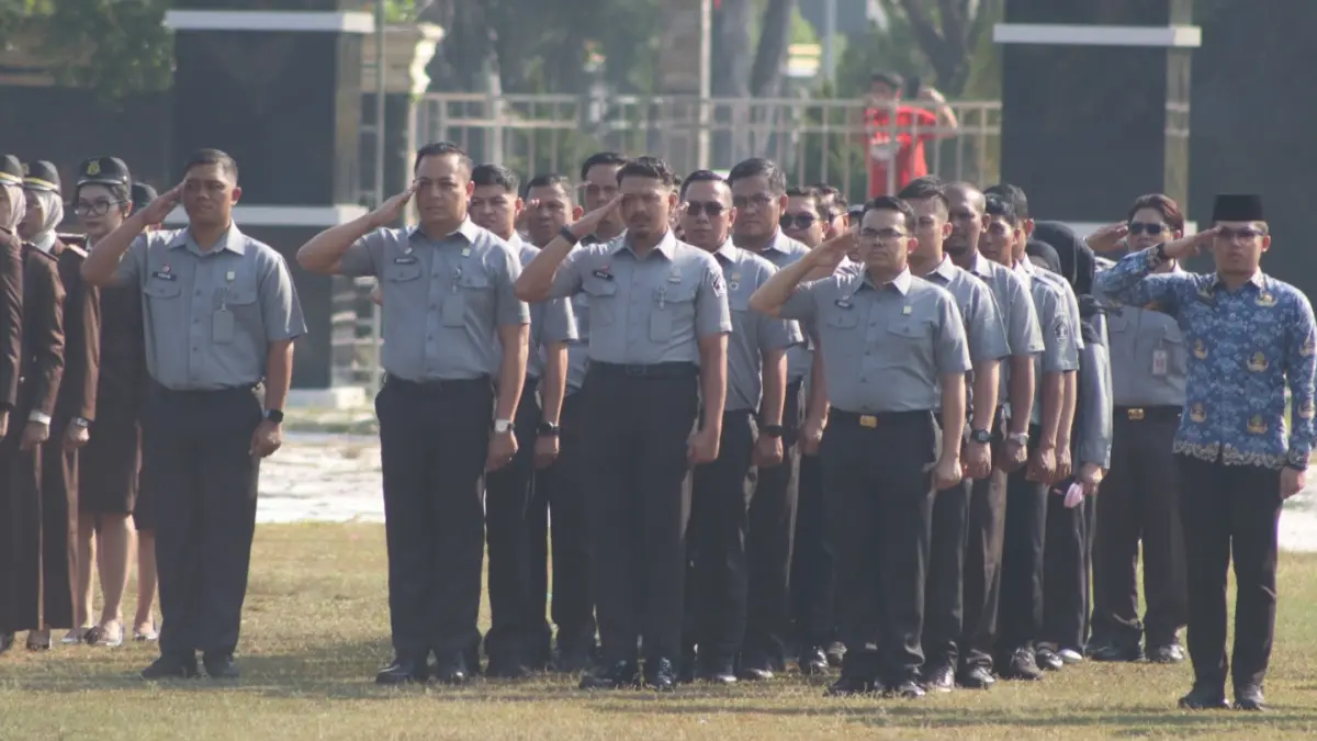 Pegawai Kemenkum Kalteng hadir Upacara HUT Ke 81 RI di Kantor Gubernur.(Humas)