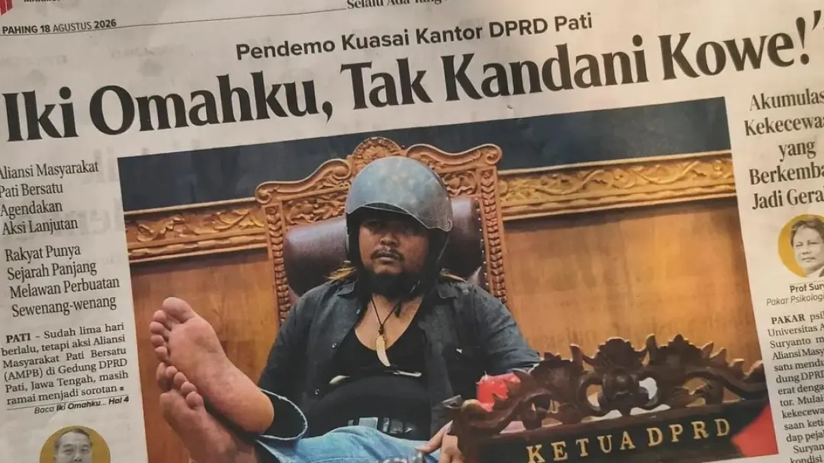 Aksi pendemo di Gedung DPRD Pati.(Koran Jawa Pos)