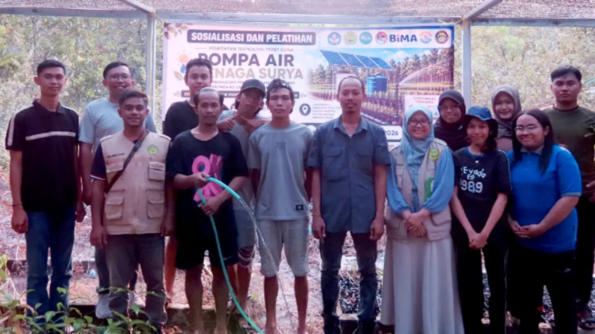 Tim Pengabdian UPR dengan mitra Kelompok Tani KAHUI.(Humas)

