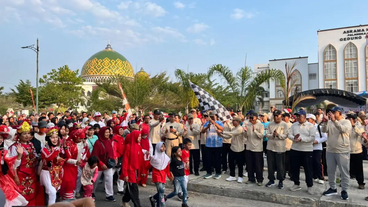 Jalan Sehat Mabrur dan Berkah di halaman Gedung Shafa Asrama Haji, Sabtu (15/8/2026).