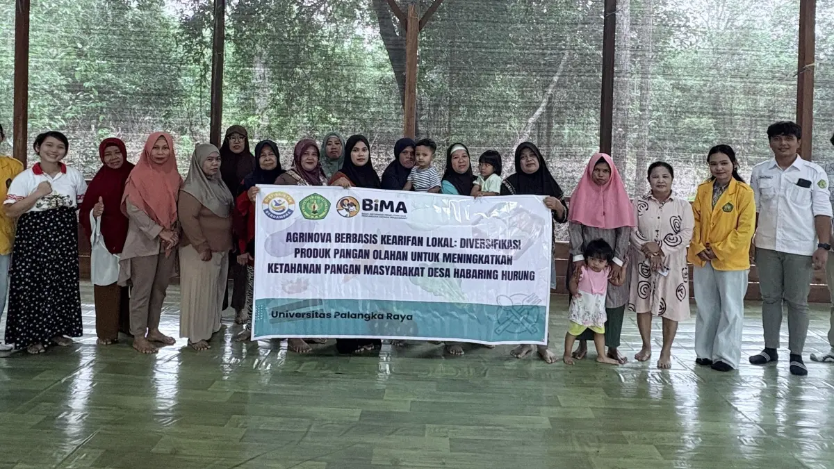 Tim PKM Prodi FMIPA UPR sosialisasi dan pelatihan diversifikasi produk pangan olahan di Kelurahan Habaring Hurung.(Dok pribadi)
