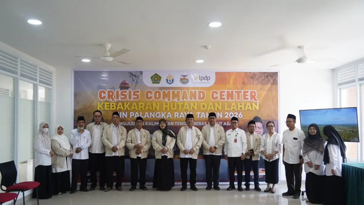 Direktur Jenderal Pendidikan Islam Kementerian Agama RI, Prof. Amien Suyitno, M.Ag., berfoto bersama dengan jajaran UIN Palangka Raya.
