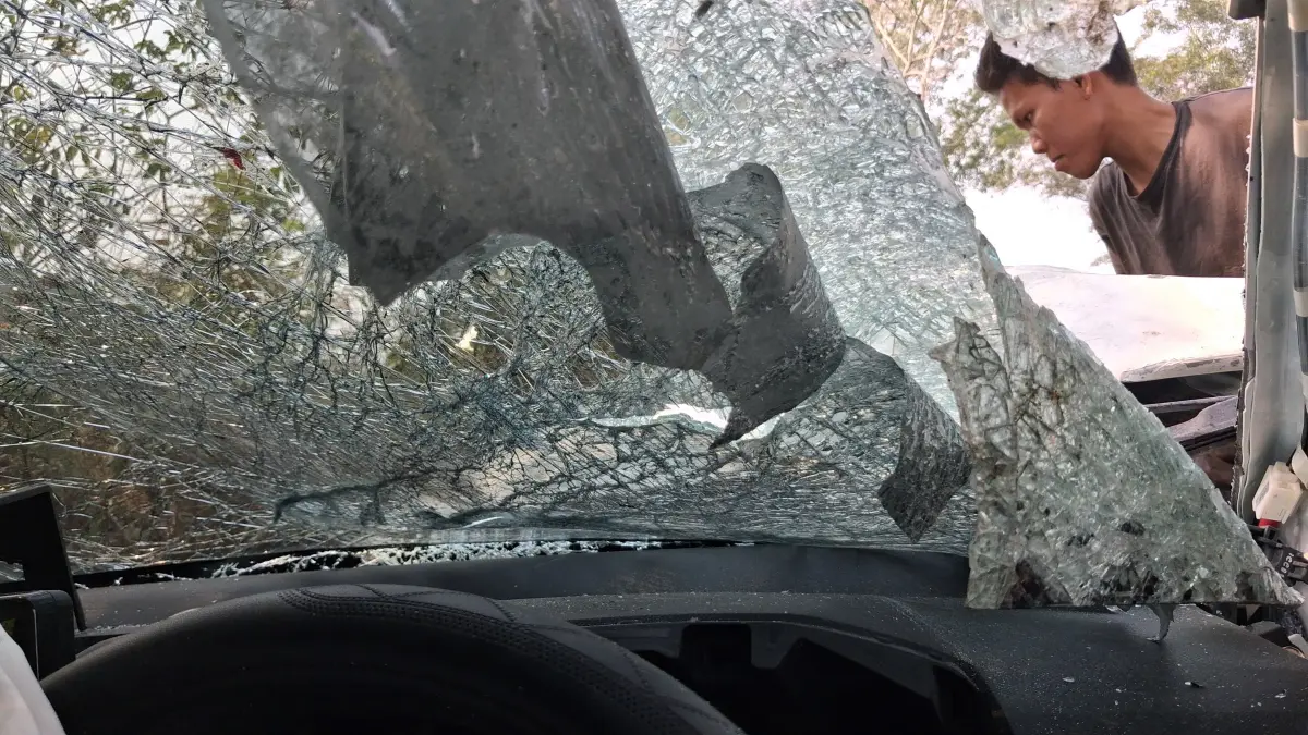 Kondisi mobil yang dikemudikan Briptu Miko.(Agus Pramono/kaltengpos.jawapos.com)