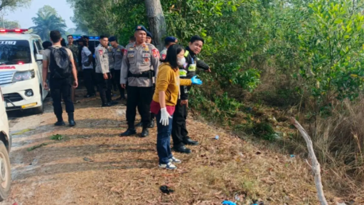 Polisi saat melakukan oleh TKP.(Polisi)