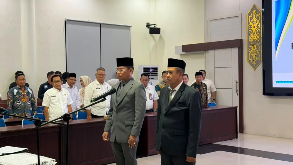 Alman P Pakpahan sebagai Kepala Dinas Kependudukan dan Pencatatan Sipil (Dukcapil) Kota Palangka Raya dan Sabirin Muhtar sebagai Staf Ahli Wali Kota Palangka Raya Bidang Pemerintahan, Hukum, dan Politik, kantor Wali Kota Palangka Raya.(Kamila/Kalteng Pos)