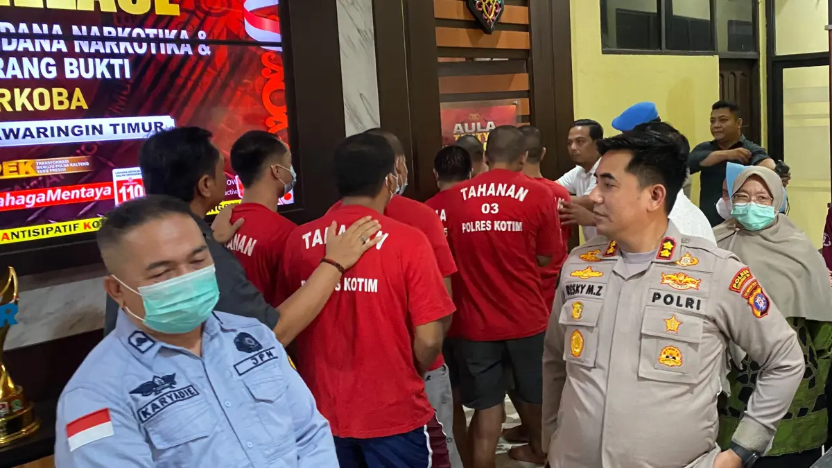 Kapolres Kotim AKBP Resky Maulana Zulkarnain memimpin rilis kasus narkoba.(Miftah/kaltengpos.jawapos.com)