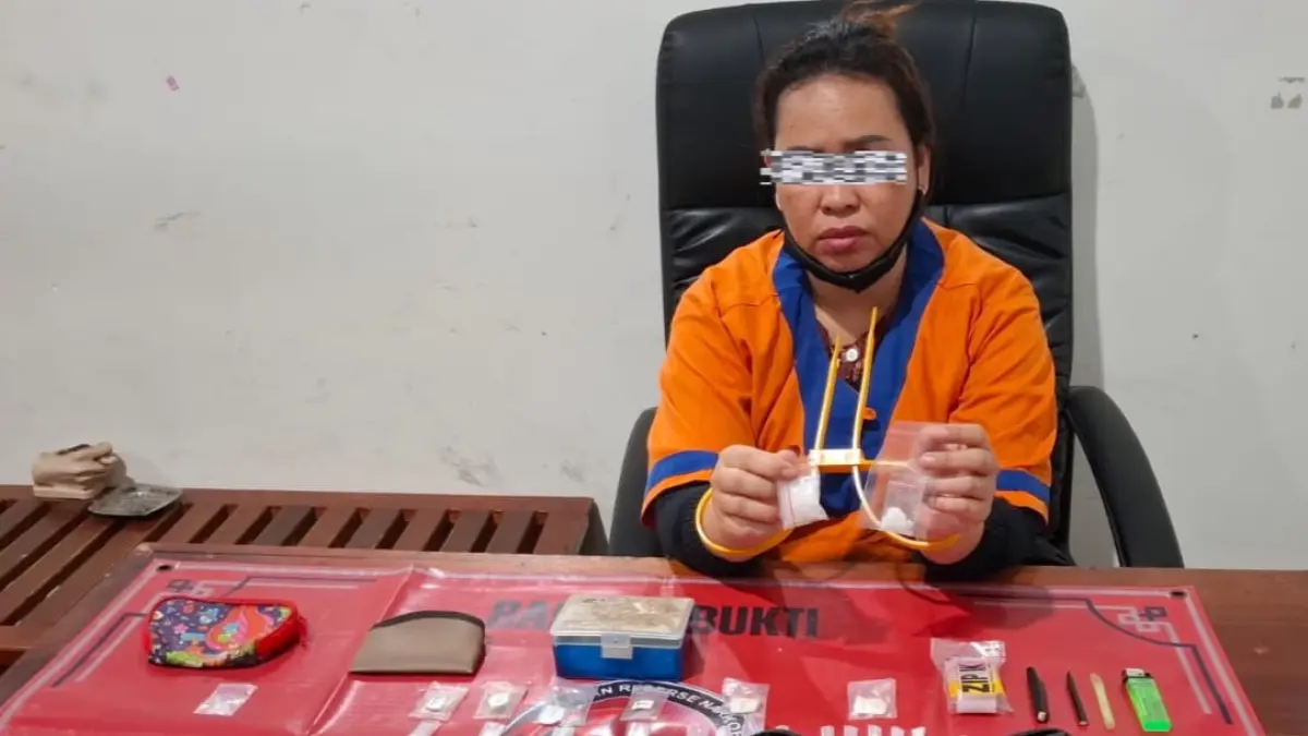 Pelaku dan barang bukti sabu.(Humas)