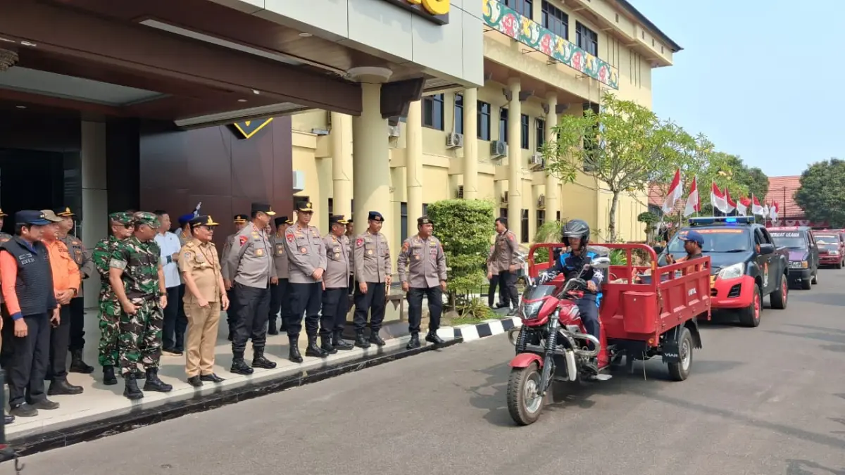Gubernur Agustiar Sabran memimpin pelepasan Tim Pemburu Api Isen Mulang.(Agus Pramono/kaltengpos.jawapos.com)