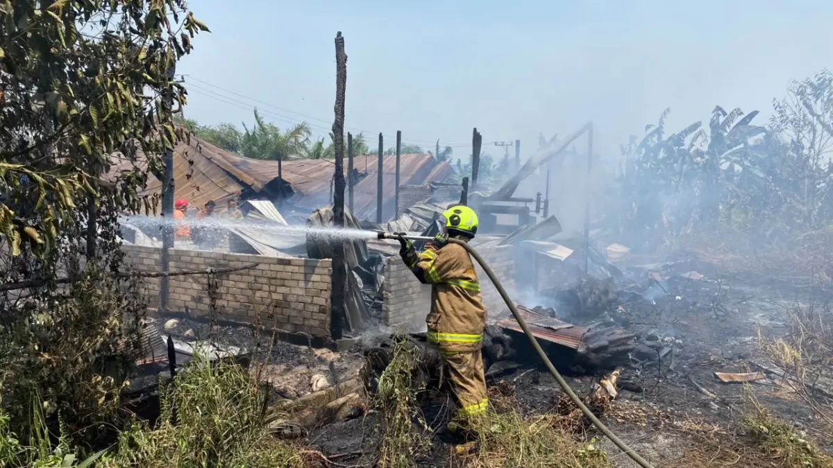 Kebakaran rumah di Sampit.(Miftah/kaltengpos.jawapos.com)
