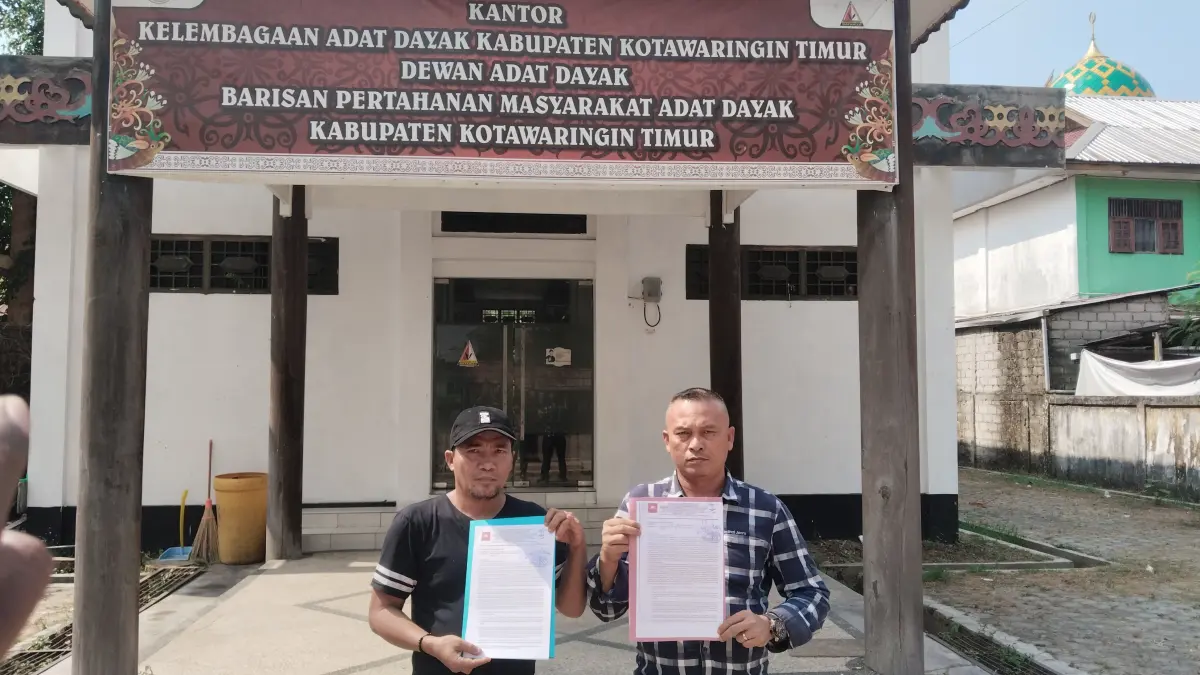 Perkumpulan MUD mendatangi Kantor&nbsp; DAD Kabupaten Kotawaringin Timur (Kotim), menyerahkan surat tembusan terkait dugaan sengketa lahan antara warga bernama Hartani dengan PT MAP.(Humas)