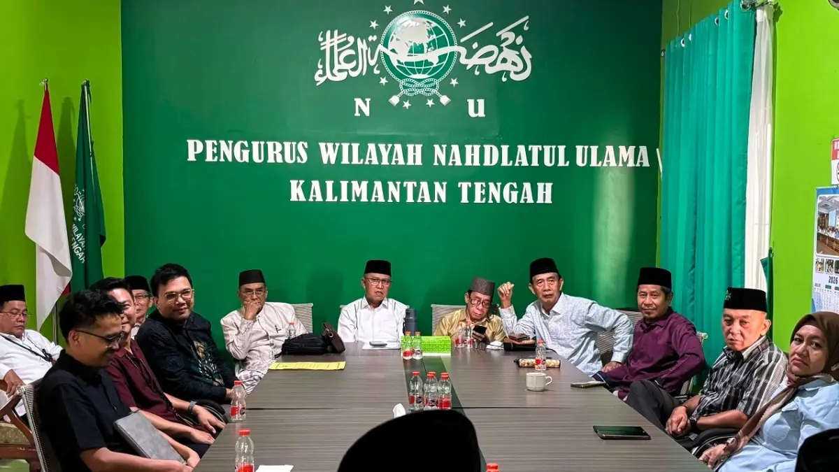 Rapat PWNU dipimpin Ketua ­Tanfidziyah PWNU Kalteng, Dr Wahyudie F Dirun di Sekretariat PWNU Kalteng.(Rifqi/Kalteng Pos)
