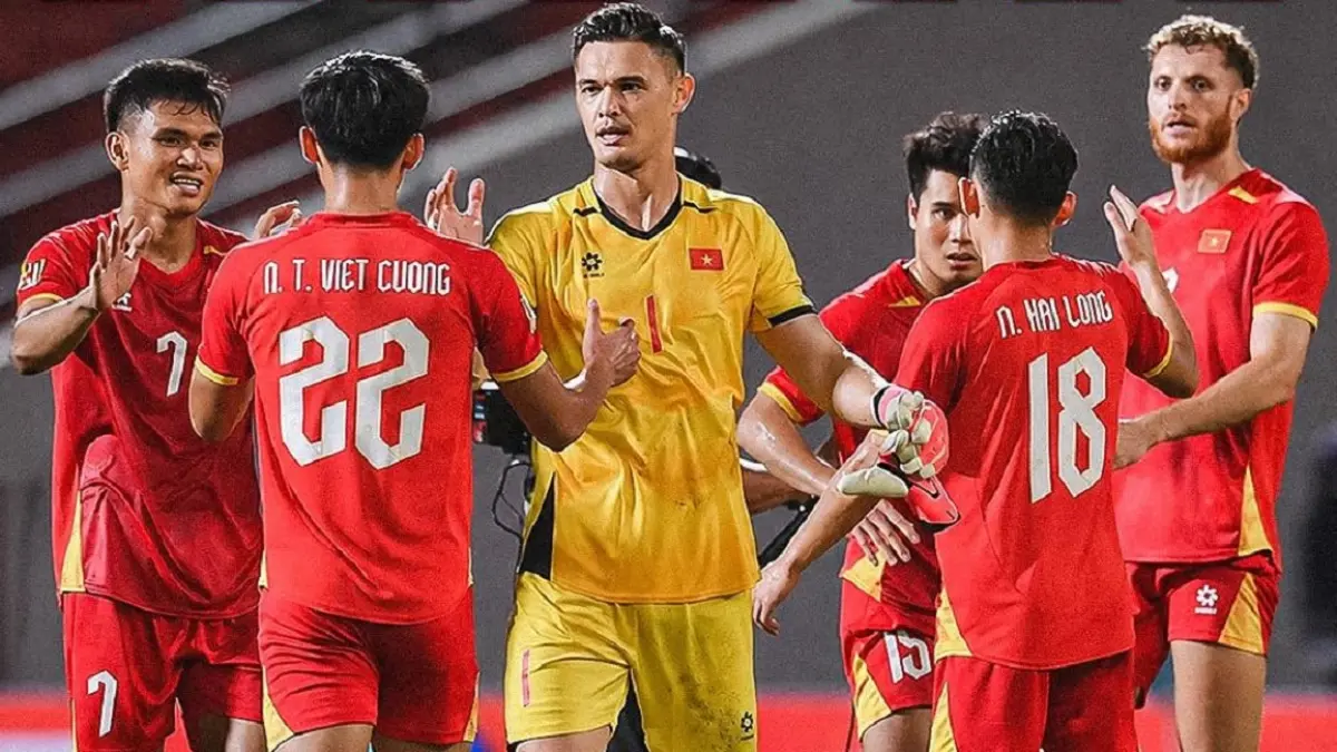 Trofi Piala AFF 2026 menjadi milik Vietnam usai menang agregat 4-2 atas Thailand. Hasil tersebut pun menambah koleksi gelar mereka menjadi empat. (Sumber: Instagram @vivagoal)