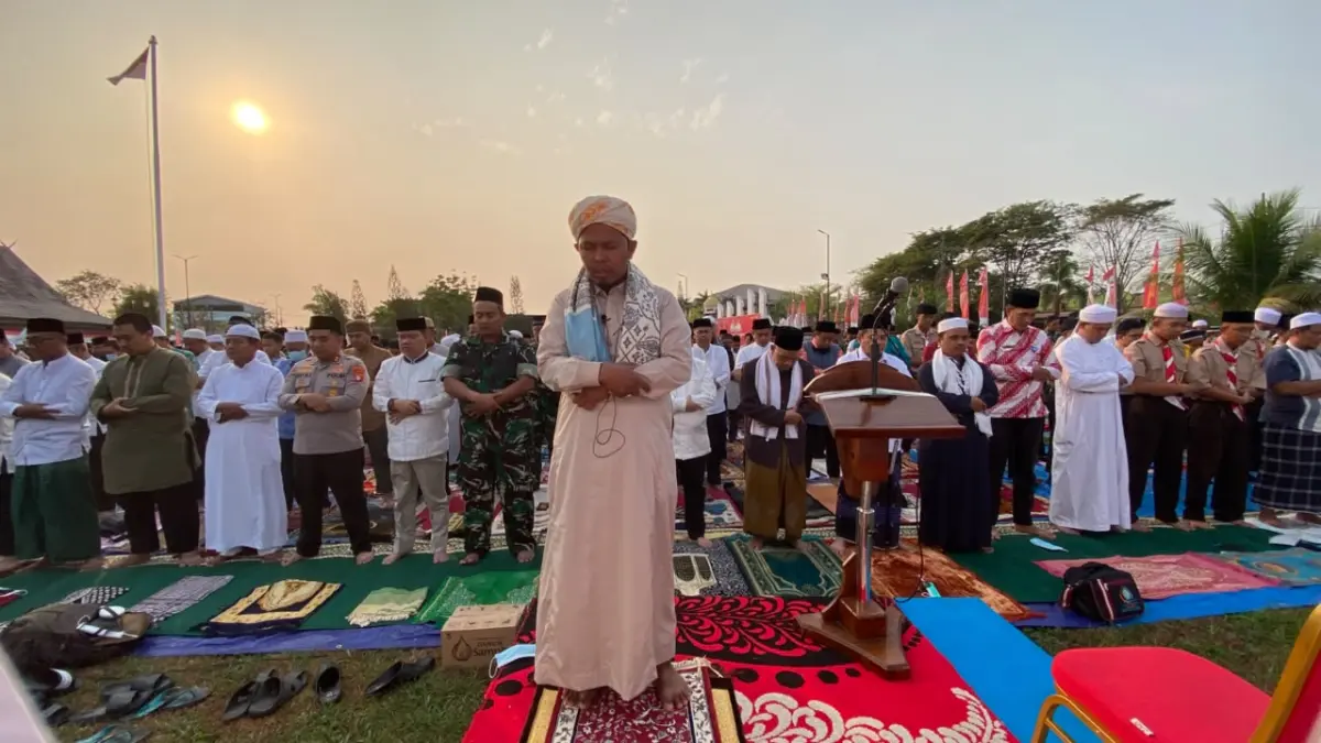 Salat Istisqa di Sampit.(Miftah/kaltengpos.jawapos.com)