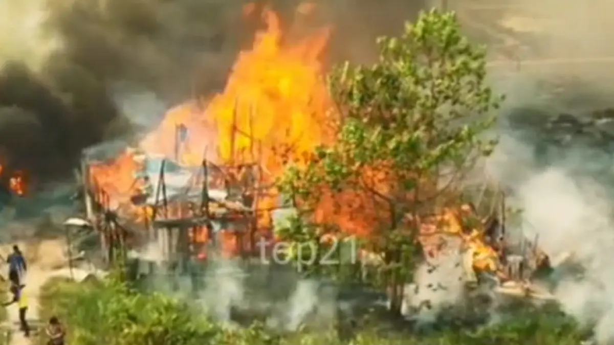 Bangunan turut terbakar.(Facebook)